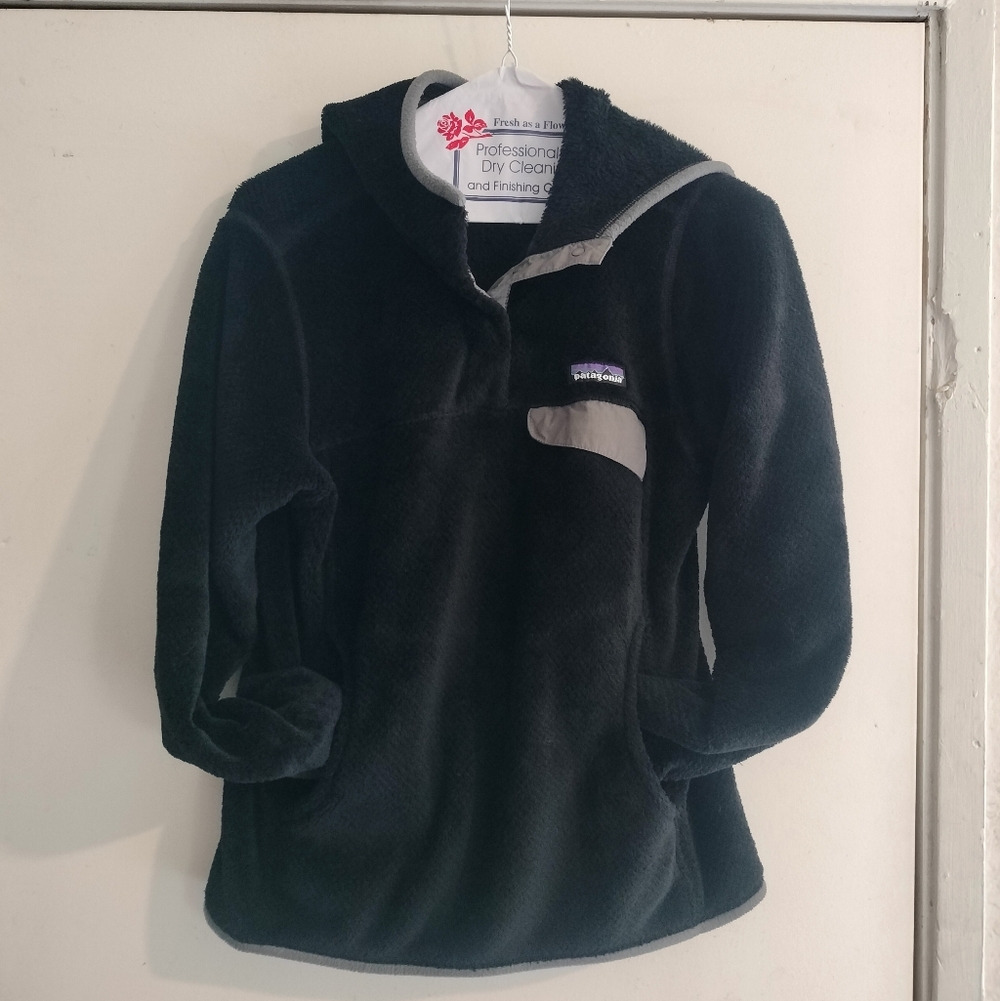 Patagonia Women's Black Fleece Pullover Hoodie Size Medium
